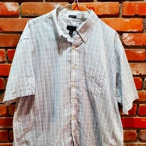 Men's lightly worn XL short sleeve no-iron Van Heusen shirt.